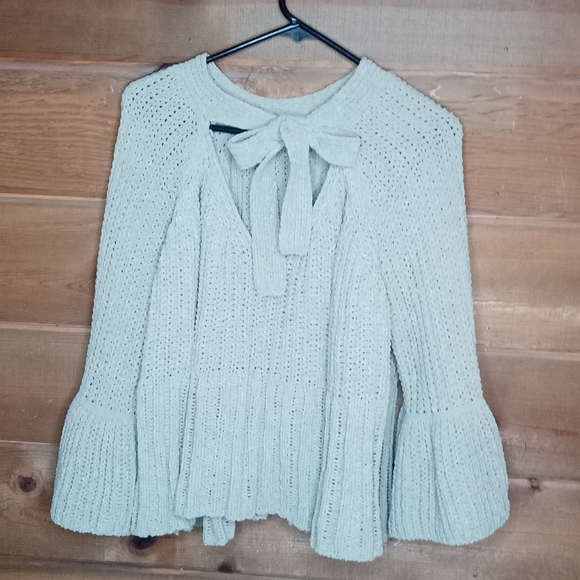 POL Sweaters - Bell sleeve peplum sweater